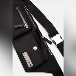 We-Ar4 Criss Body Bag Brand New